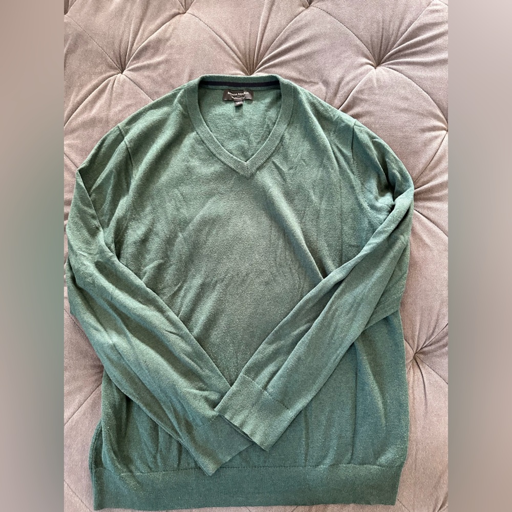 Banana Republic men’s v-neck sweater